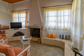 'Helen' Traditional Seaside House Near To Eretria